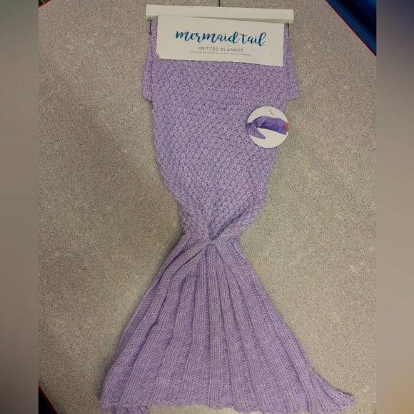 NWT| Knitted Mermaid Tail Blanket - Picture 1 of 3